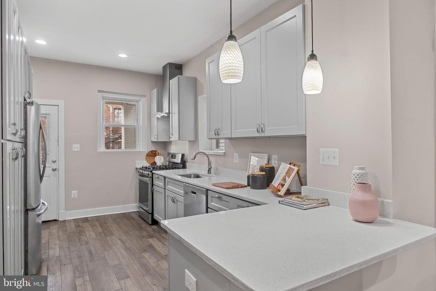 113 R ST NE, WASHINGTON, District Of Columbia 20002, 4 Bedrooms Bedrooms, 8 Rooms Rooms,3 BathroomsBathrooms,Residential,For sale,113 R ST NE,DCDC2232562 MLS # DCDC2232562