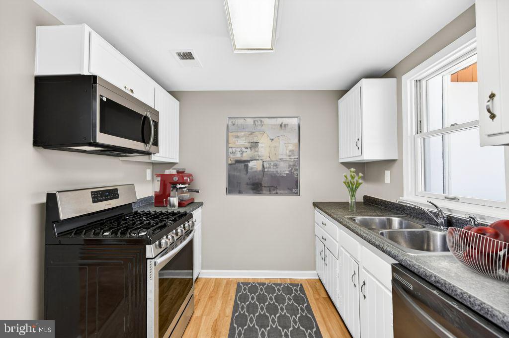 9503 DAMASCUS DR, MANASSAS, Virginia 20109, 4 Bedrooms Bedrooms, ,2 BathroomsBathrooms,Residential,For sale,9503 DAMASCUS DR,VAPW2110434 MLS # VAPW2110434