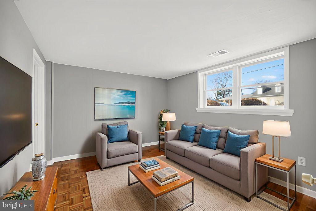 9503 DAMASCUS DR, MANASSAS, Virginia 20109, 4 Bedrooms Bedrooms, ,2 BathroomsBathrooms,Residential,For sale,9503 DAMASCUS DR,VAPW2110434 MLS # VAPW2110434