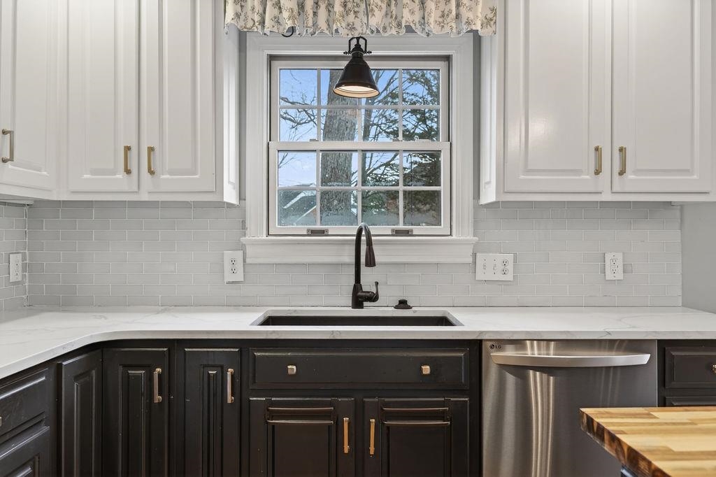 104 PELHAM WOODS CIR, WAYNESBORO, Virginia 22980, 5 Bedrooms Bedrooms, ,3 BathroomsBathrooms,Residential,104 PELHAM WOODS CIR,673644 MLS # 673644