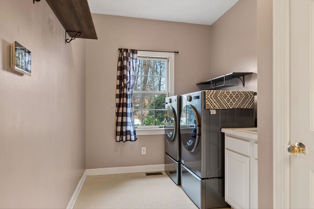 104 PELHAM WOODS CIR, WAYNESBORO, Virginia 22980, 5 Bedrooms Bedrooms, ,3 BathroomsBathrooms,Residential,104 PELHAM WOODS CIR,673644 MLS # 673644