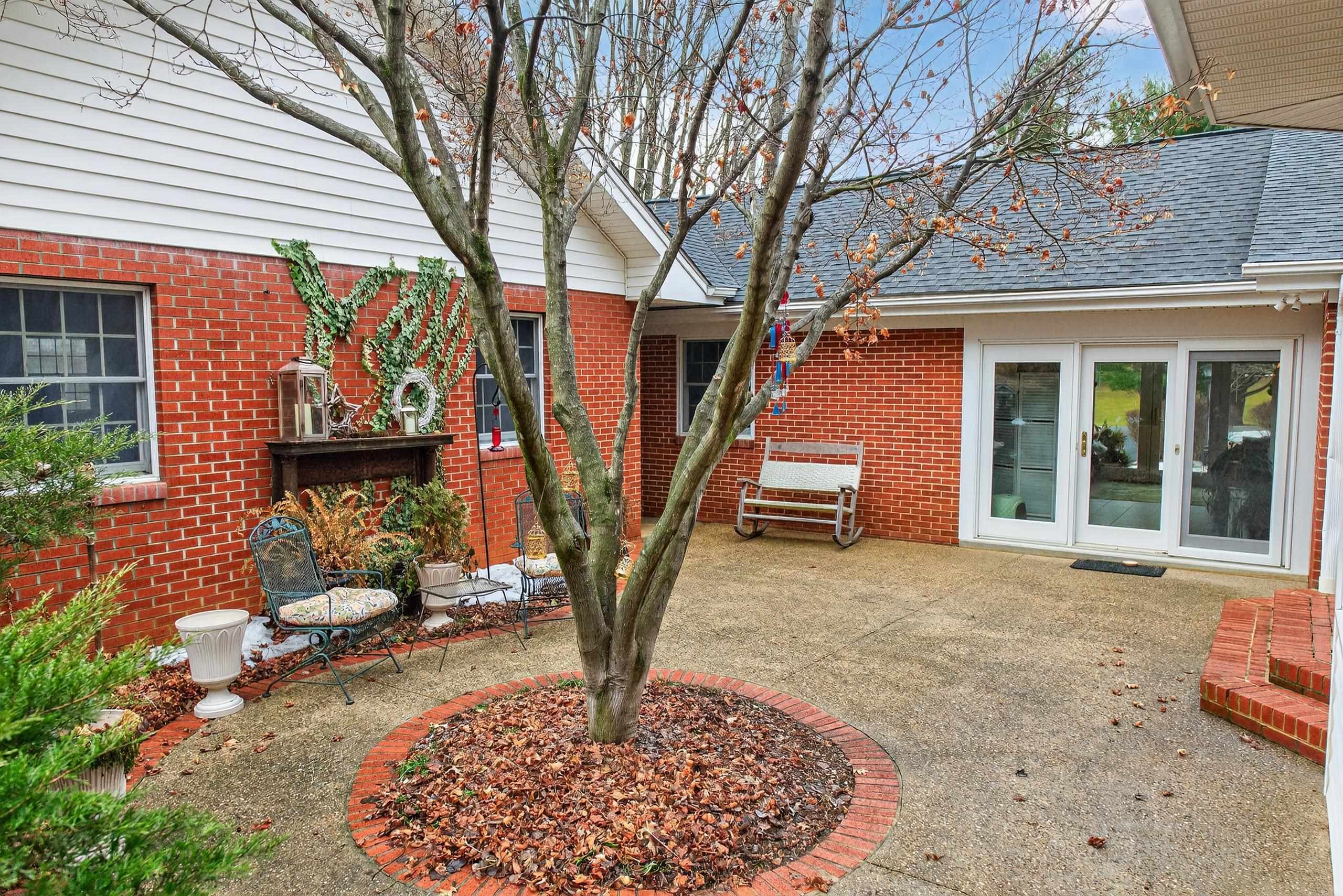 829 GREENWAY CIR, WAYNESBORO, Virginia 22980, 4 Bedrooms Bedrooms, ,3 BathroomsBathrooms,Residential,829 GREENWAY CIR,673652 MLS # 673652