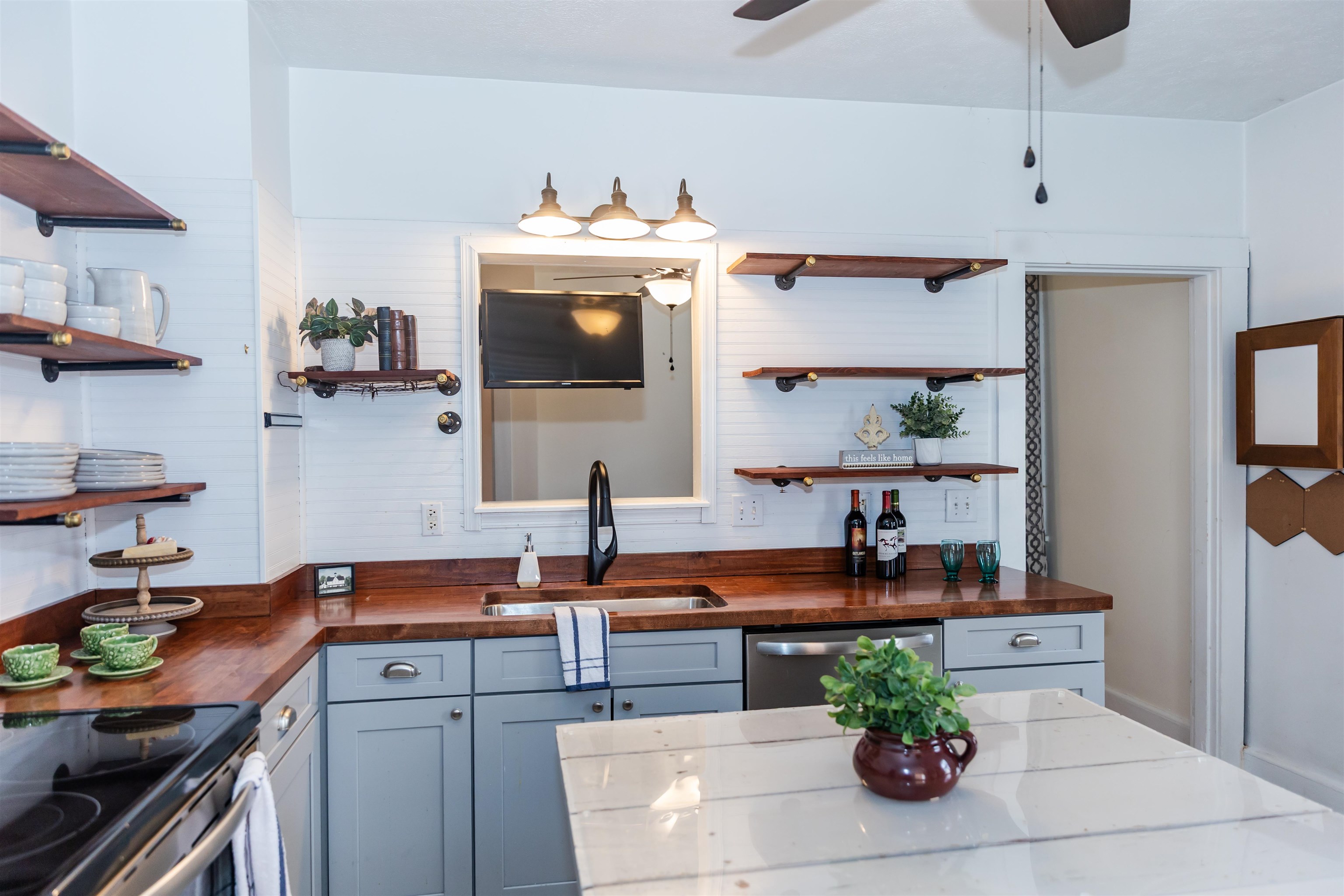 713 NW THORNHILL RD, LEXINGTON, Virginia 24450, 2 Bedrooms Bedrooms, ,1 BathroomBathrooms,Residential,713 NW THORNHILL RD,673655 MLS # 673655 713 NW THORNHILL RD, LEXINGTON, Virginia 24450, 2 Bedrooms Bedrooms, ,1 BathroomBathrooms,Residential,713 NW THORNHILL RD,673655 MLS # 673655