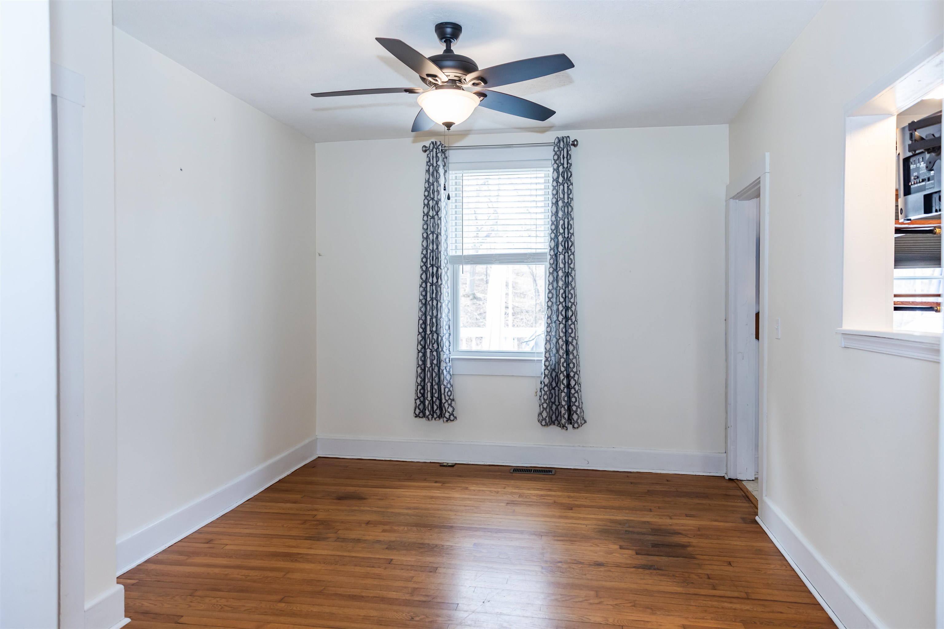 713 NW THORNHILL RD, LEXINGTON, Virginia 24450, 2 Bedrooms Bedrooms, ,1 BathroomBathrooms,Residential,713 NW THORNHILL RD,673655 MLS # 673655 713 NW THORNHILL RD, LEXINGTON, Virginia 24450, 2 Bedrooms Bedrooms, ,1 BathroomBathrooms,Residential,713 NW THORNHILL RD,673655 MLS # 673655