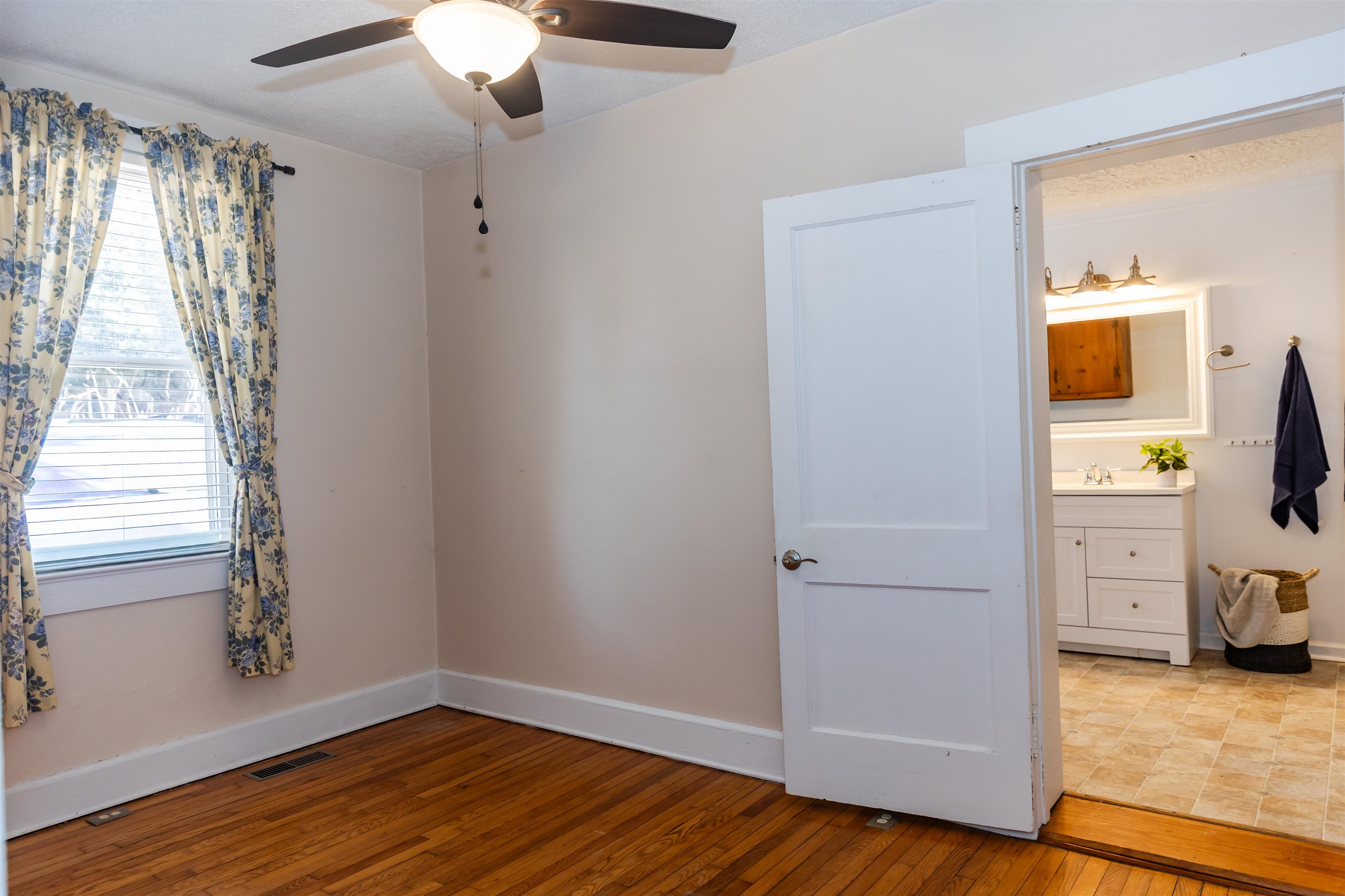 713 NW THORNHILL RD, LEXINGTON, Virginia 24450, 2 Bedrooms Bedrooms, ,1 BathroomBathrooms,Residential,713 NW THORNHILL RD,673655 MLS # 673655 713 NW THORNHILL RD, LEXINGTON, Virginia 24450, 2 Bedrooms Bedrooms, ,1 BathroomBathrooms,Residential,713 NW THORNHILL RD,673655 MLS # 673655