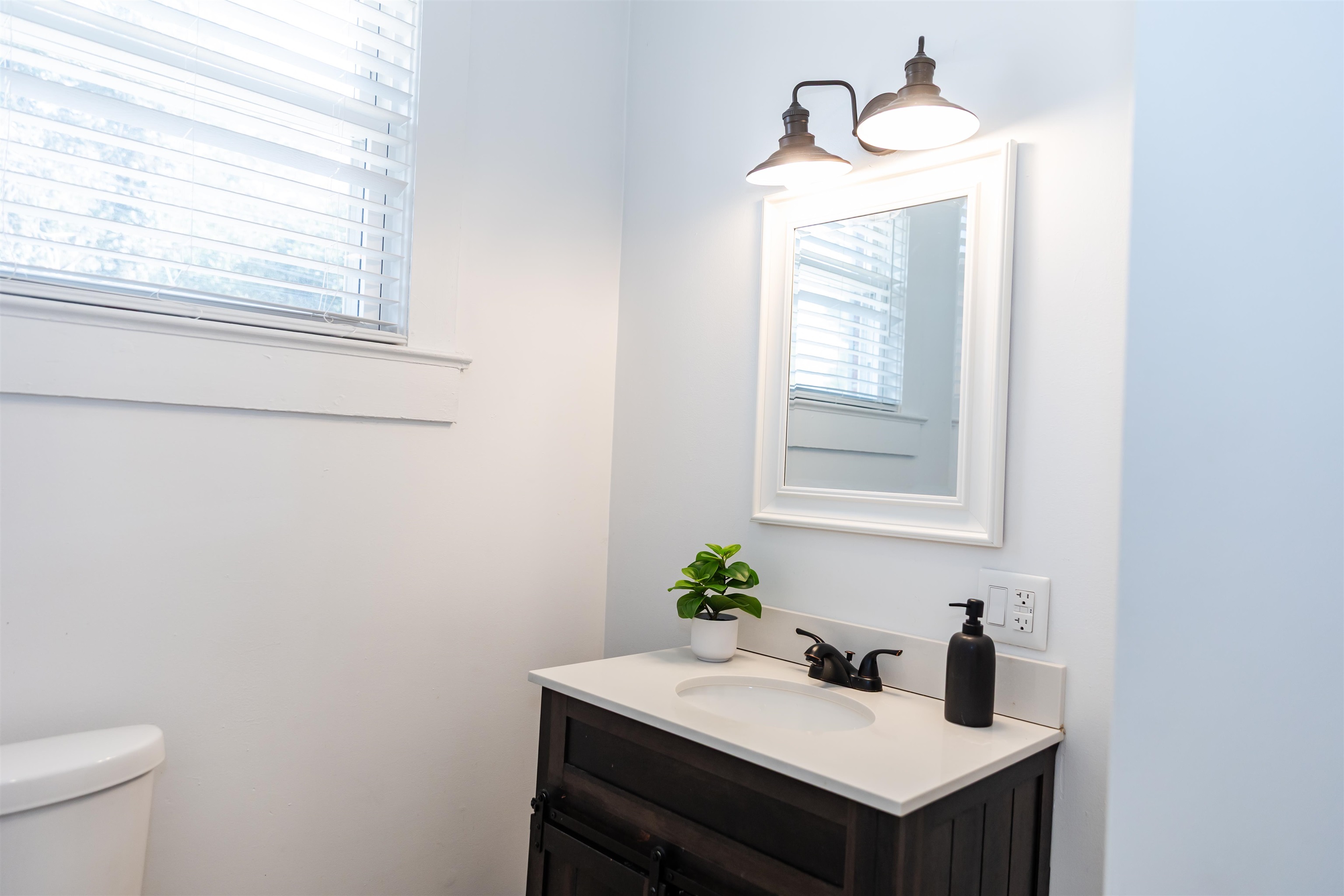 713 NW THORNHILL RD, LEXINGTON, Virginia 24450, 2 Bedrooms Bedrooms, ,1 BathroomBathrooms,Residential,713 NW THORNHILL RD,673655 MLS # 673655 713 NW THORNHILL RD, LEXINGTON, Virginia 24450, 2 Bedrooms Bedrooms, ,1 BathroomBathrooms,Residential,713 NW THORNHILL RD,673655 MLS # 673655