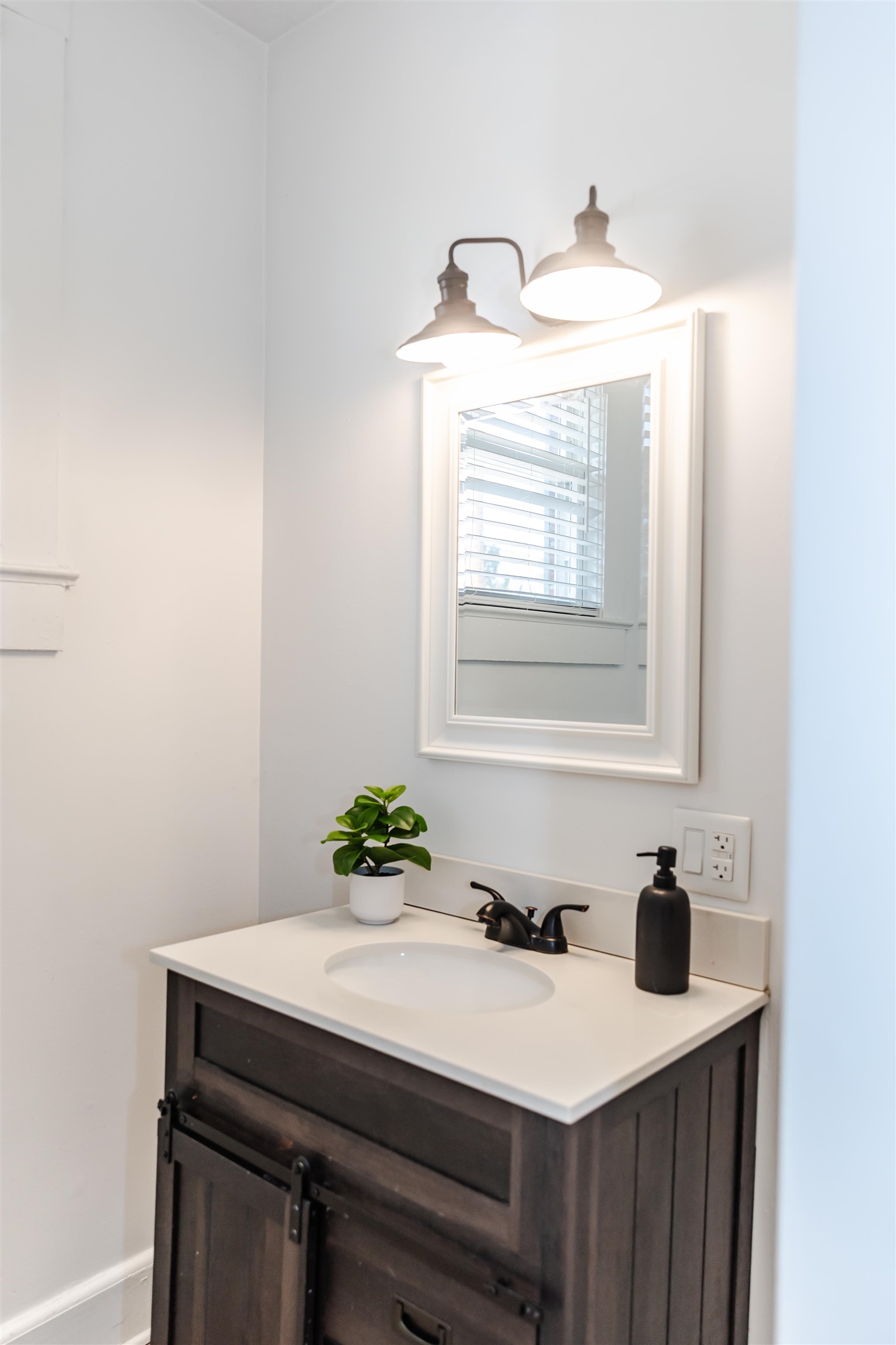 713 NW THORNHILL RD, LEXINGTON, Virginia 24450, 2 Bedrooms Bedrooms, ,1 BathroomBathrooms,Residential,713 NW THORNHILL RD,673655 MLS # 673655 713 NW THORNHILL RD, LEXINGTON, Virginia 24450, 2 Bedrooms Bedrooms, ,1 BathroomBathrooms,Residential,713 NW THORNHILL RD,673655 MLS # 673655