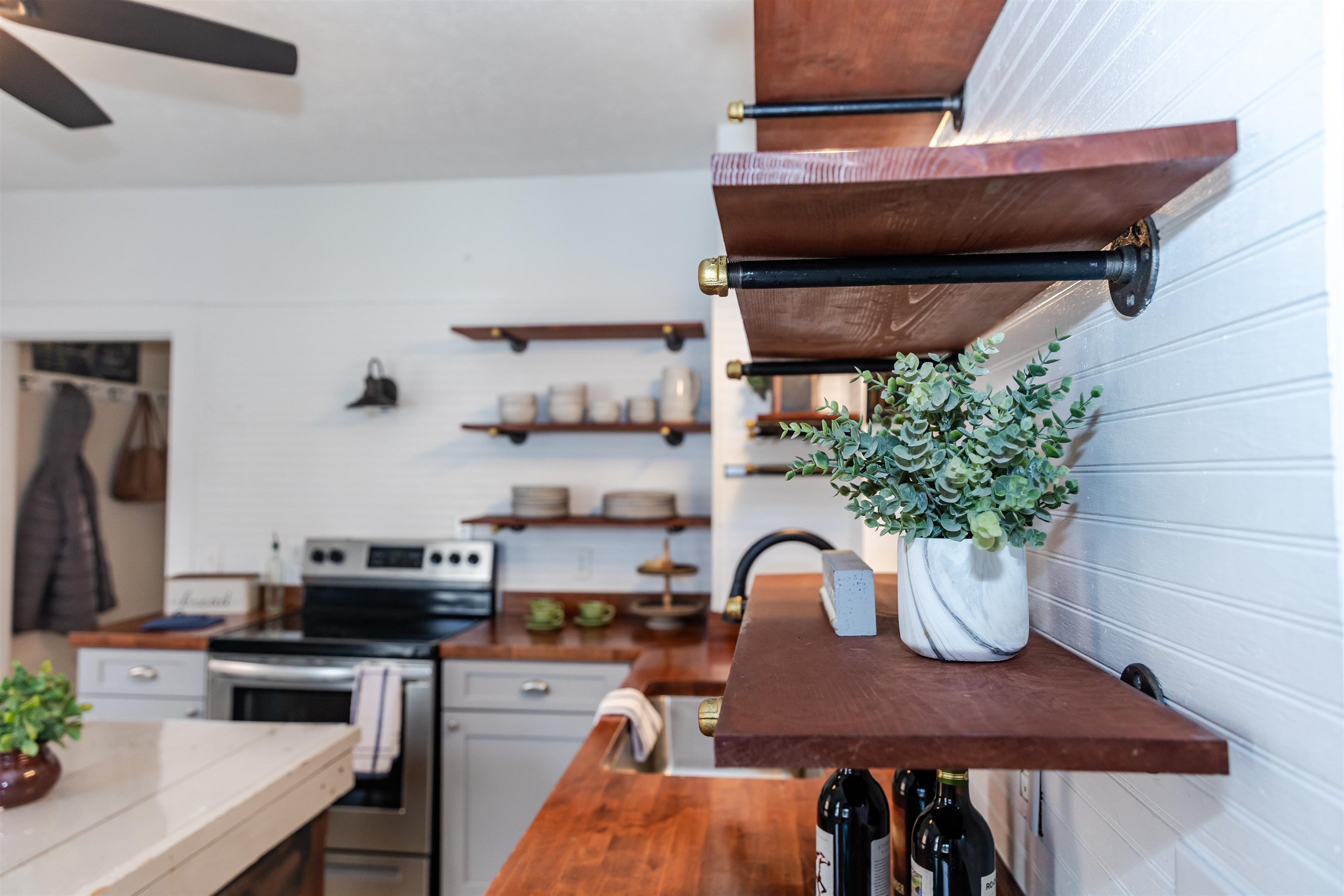 713 NW THORNHILL RD, LEXINGTON, Virginia 24450, 2 Bedrooms Bedrooms, ,1 BathroomBathrooms,Residential,713 NW THORNHILL RD,673655 MLS # 673655 713 NW THORNHILL RD, LEXINGTON, Virginia 24450, 2 Bedrooms Bedrooms, ,1 BathroomBathrooms,Residential,713 NW THORNHILL RD,673655 MLS # 673655