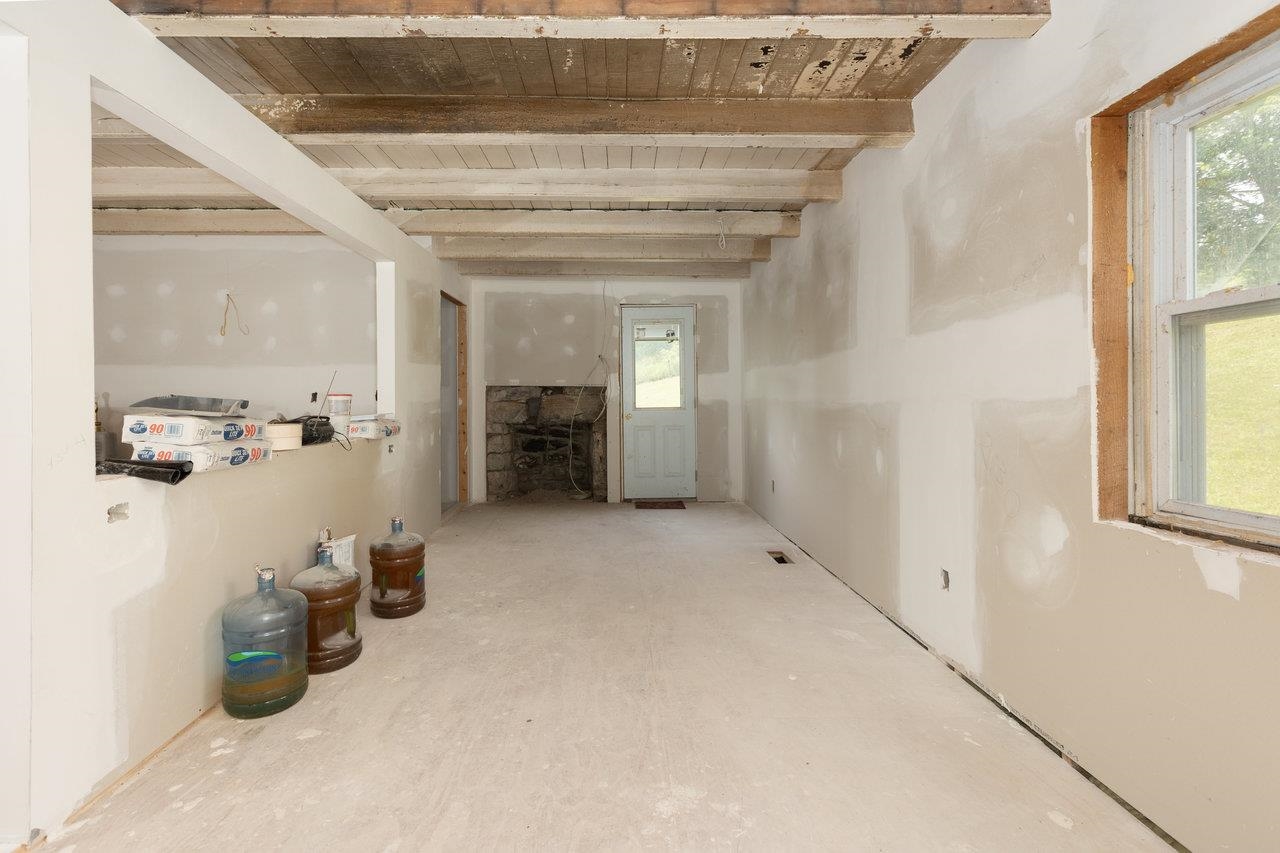 Spacious area for dining.