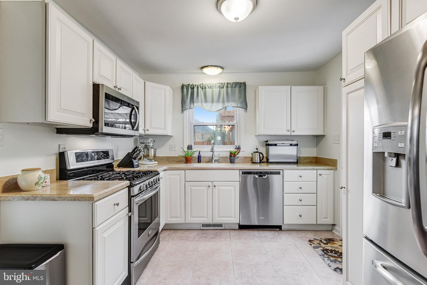 5767 BENFORD DR, HAYMARKET, Virginia 20169, 5 Bedrooms Bedrooms, ,3 BathroomsBathrooms,Residential,For sale,5767 BENFORD DR,VAPW2111020 MLS # VAPW2111020