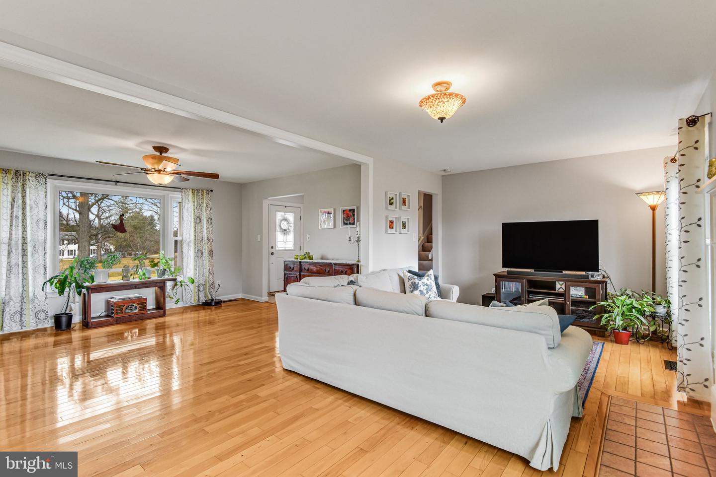 5767 BENFORD DR, HAYMARKET, Virginia 20169, 5 Bedrooms Bedrooms, ,3 BathroomsBathrooms,Residential,For sale,5767 BENFORD DR,VAPW2111020 MLS # VAPW2111020