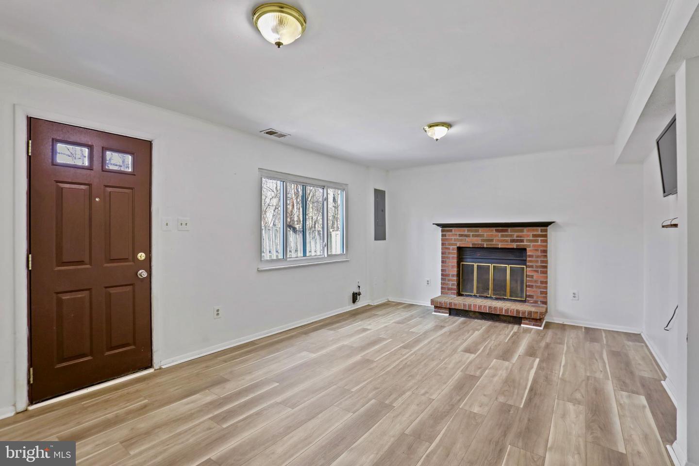 3454 VALE CT, WOODBRIDGE, Virginia 22192, 3 Bedrooms Bedrooms, 7 Rooms Rooms,2 BathroomsBathrooms,Residential,For sale,3454 VALE CT,VAPW2111664 MLS # VAPW2111664