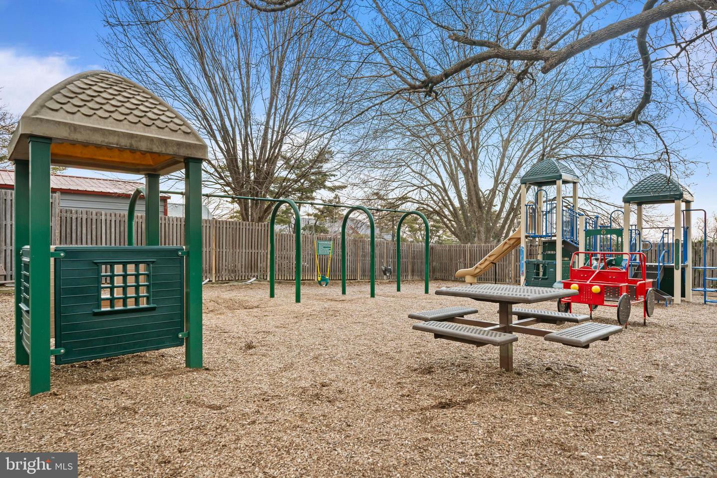 4531 28TH RD S #UNIT 9-7, ARLINGTON, Virginia 22206, 2 Bedrooms Bedrooms, ,1 BathroomBathrooms,Residential,For sale,4531 28TH RD S #UNIT 9-7,VAAR2068874 MLS # VAAR2068874