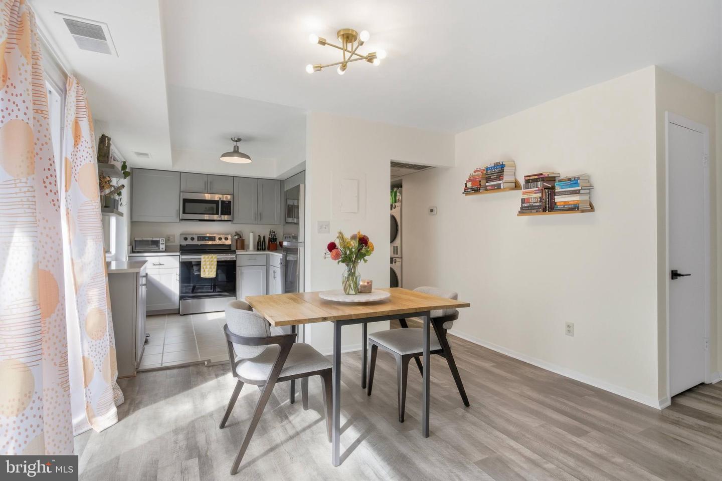 3230 S 28TH ST #401, ALEXANDRIA, Virginia 22302, 1 Bedroom Bedrooms, ,1 BathroomBathrooms,Residential,For sale,3230 S 28TH ST #401,VAAX2054188 MLS # VAAX2054188