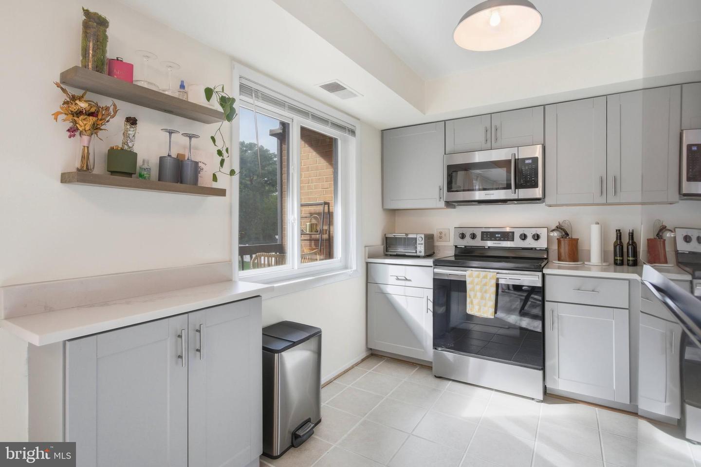 3230 S 28TH ST #401, ALEXANDRIA, Virginia 22302, 1 Bedroom Bedrooms, ,1 BathroomBathrooms,Residential,For sale,3230 S 28TH ST #401,VAAX2054188 MLS # VAAX2054188