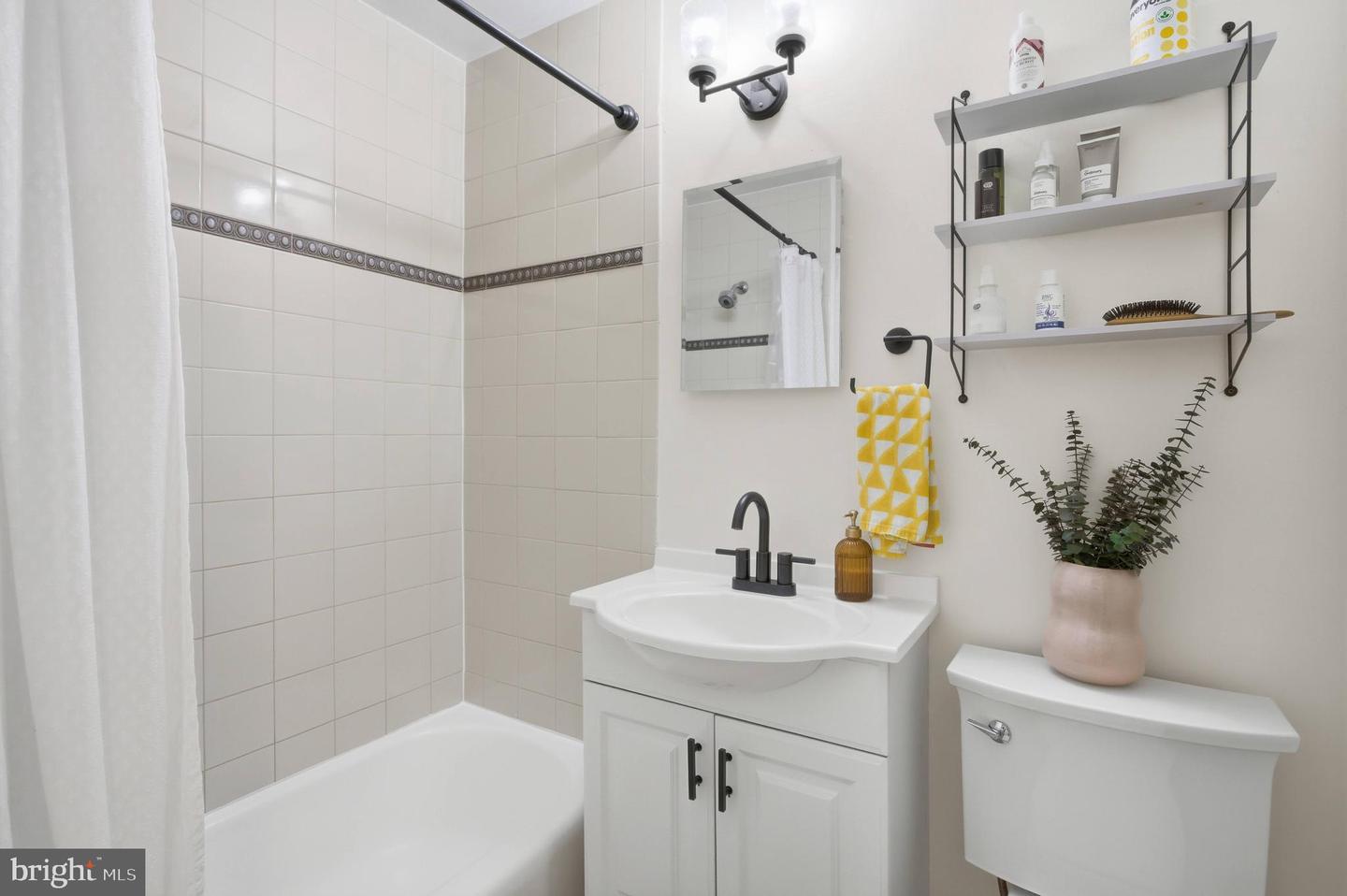 3230 S 28TH ST #401, ALEXANDRIA, Virginia 22302, 1 Bedroom Bedrooms, ,1 BathroomBathrooms,Residential,For sale,3230 S 28TH ST #401,VAAX2054188 MLS # VAAX2054188