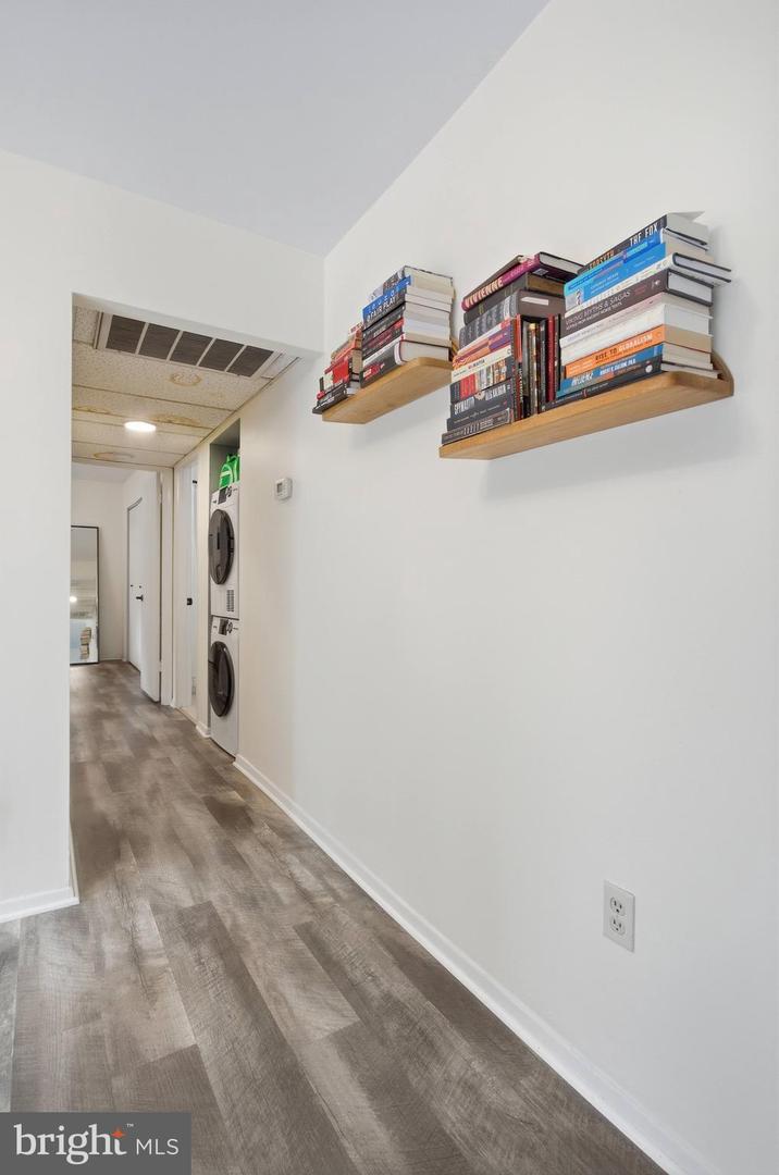 3230 S 28TH ST #401, ALEXANDRIA, Virginia 22302, 1 Bedroom Bedrooms, ,1 BathroomBathrooms,Residential,For sale,3230 S 28TH ST #401,VAAX2054188 MLS # VAAX2054188