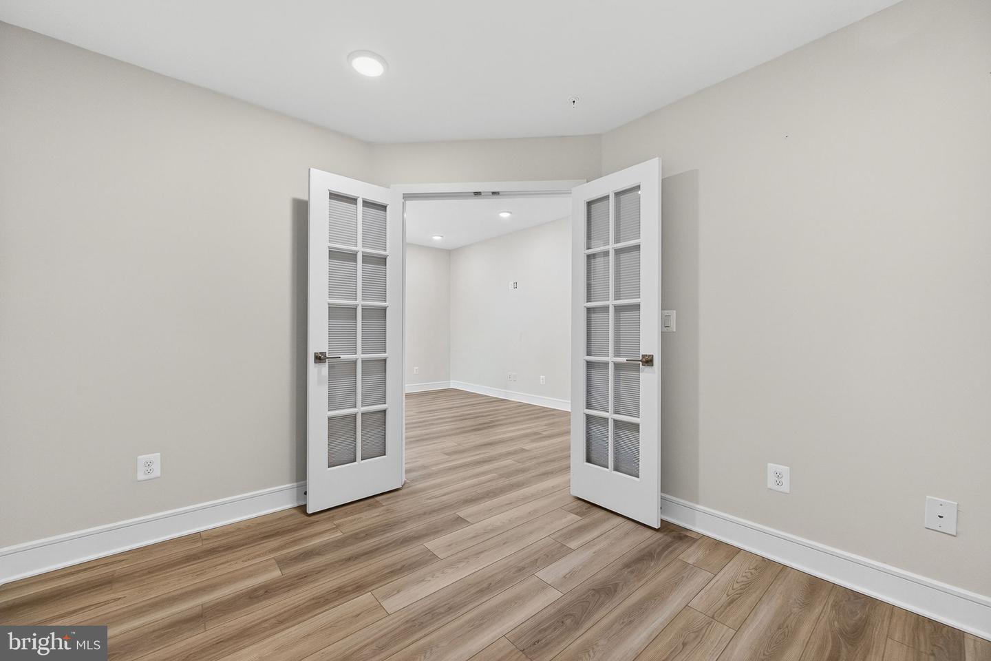 23639 GOLDEN EMBERS SQ #105, ASHBURN, Virginia 20148, 3 Bedrooms Bedrooms, ,2 BathroomsBathrooms,Residential,For sale,23639 GOLDEN EMBERS SQ #105,VALO2115990 MLS # VALO2115990