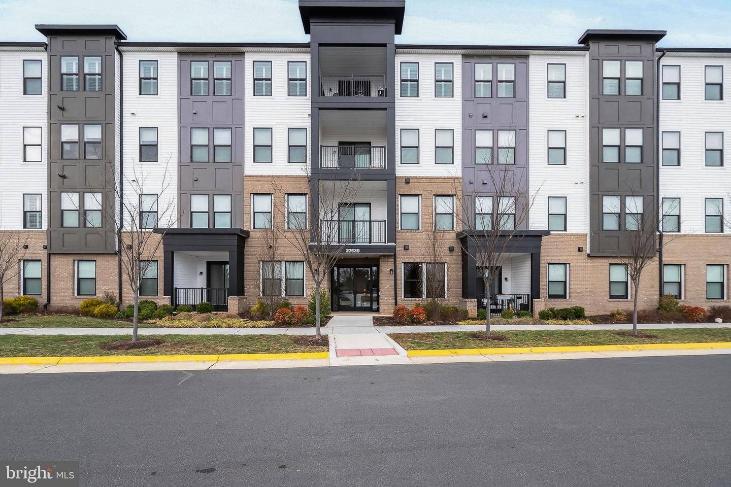 23639 GOLDEN EMBERS SQ #105, ASHBURN, Virginia 20148, 3 Bedrooms Bedrooms, ,2 BathroomsBathrooms,Residential,For sale,23639 GOLDEN EMBERS SQ #105,VALO2115990 MLS # VALO2115990