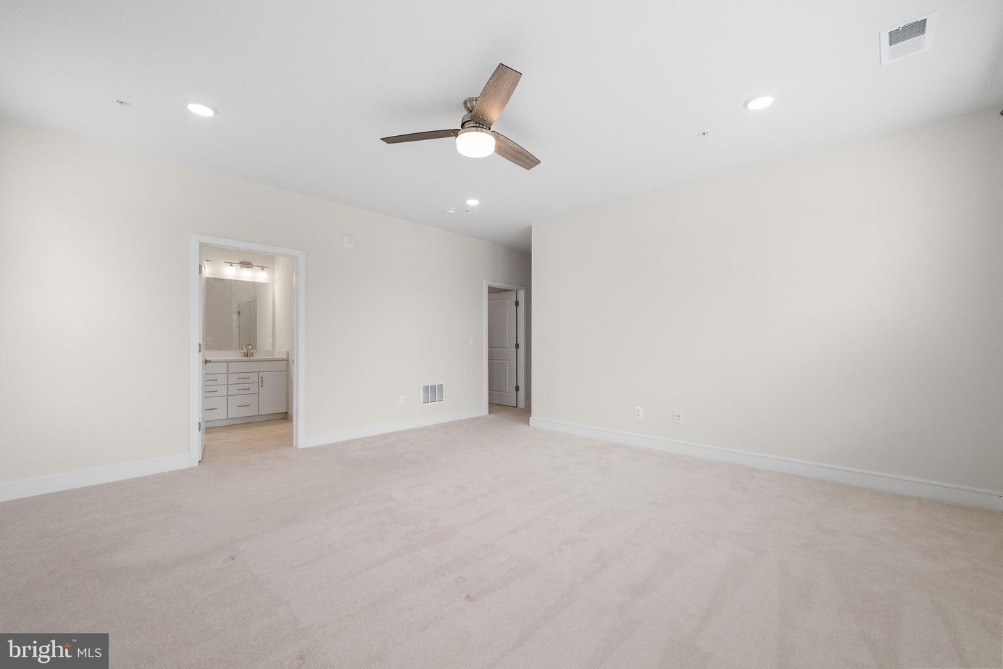 23639 GOLDEN EMBERS SQ #105, ASHBURN, Virginia 20148, 3 Bedrooms Bedrooms, ,2 BathroomsBathrooms,Residential,For sale,23639 GOLDEN EMBERS SQ #105,VALO2115990 MLS # VALO2115990