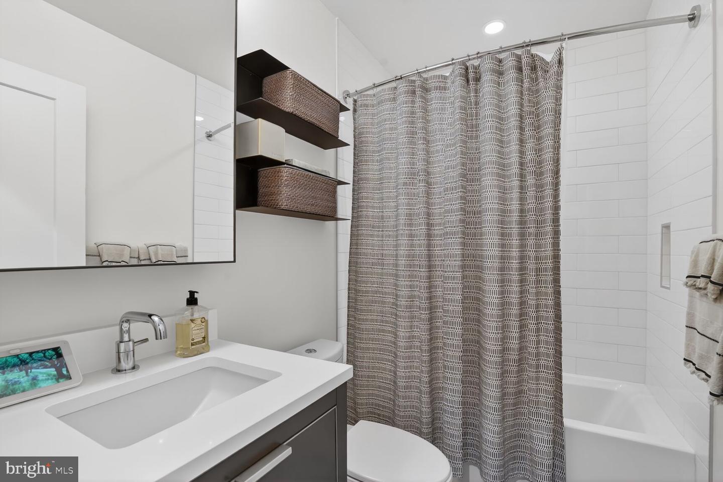 1305 D ST SE, WASHINGTON, District Of Columbia 20003, 4 Bedrooms Bedrooms, ,4 BathroomsBathrooms,Residential,For sale,1305 D ST SE,DCDC2246430 MLS # DCDC2246430