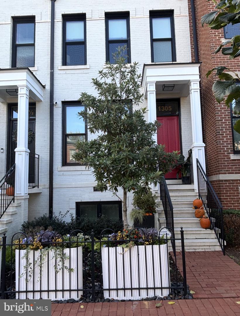 1305 D ST SE, WASHINGTON, District Of Columbia 20003, 4 Bedrooms Bedrooms, ,4 BathroomsBathrooms,Residential,For sale,1305 D ST SE,DCDC2246430 MLS # DCDC2246430