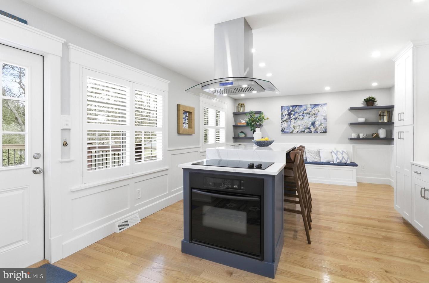 202 GLEN AVE SW, VIENNA, Virginia 22180, 4 Bedrooms Bedrooms, ,3 BathroomsBathrooms,Residential,For sale,202 GLEN AVE SW,VAFX2291500 MLS # VAFX2291500