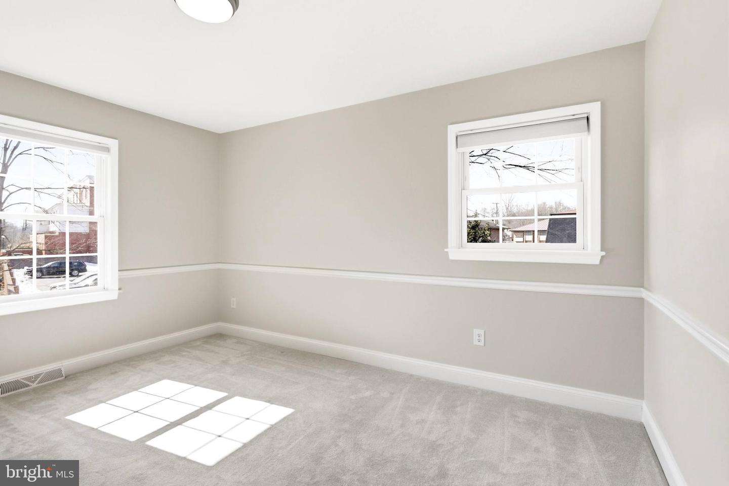 202 GLEN AVE SW, VIENNA, Virginia 22180, 4 Bedrooms Bedrooms, ,3 BathroomsBathrooms,Residential,For sale,202 GLEN AVE SW,VAFX2291500 MLS # VAFX2291500