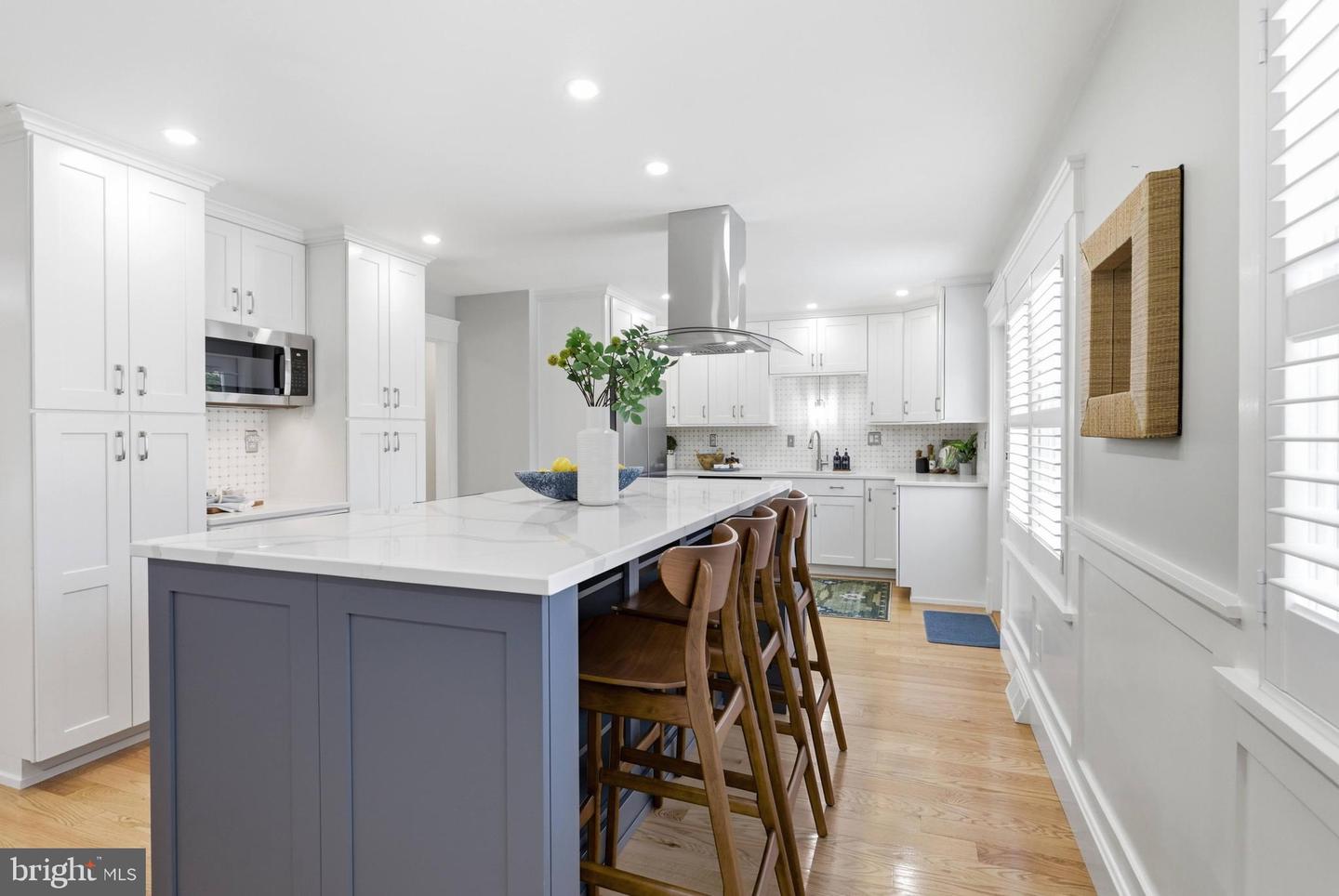 202 GLEN AVE SW, VIENNA, Virginia 22180, 4 Bedrooms Bedrooms, ,3 BathroomsBathrooms,Residential,For sale,202 GLEN AVE SW,VAFX2291500 MLS # VAFX2291500