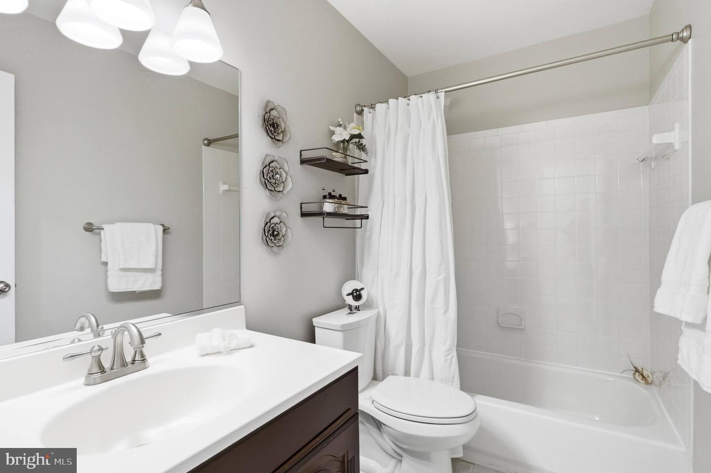 202 GLEN AVE SW, VIENNA, Virginia 22180, 4 Bedrooms Bedrooms, ,3 BathroomsBathrooms,Residential,For sale,202 GLEN AVE SW,VAFX2291500 MLS # VAFX2291500