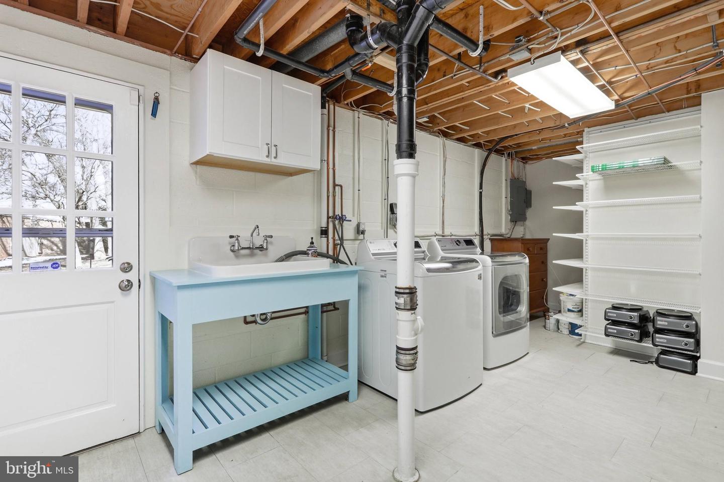 202 GLEN AVE SW, VIENNA, Virginia 22180, 4 Bedrooms Bedrooms, ,3 BathroomsBathrooms,Residential,For sale,202 GLEN AVE SW,VAFX2291500 MLS # VAFX2291500