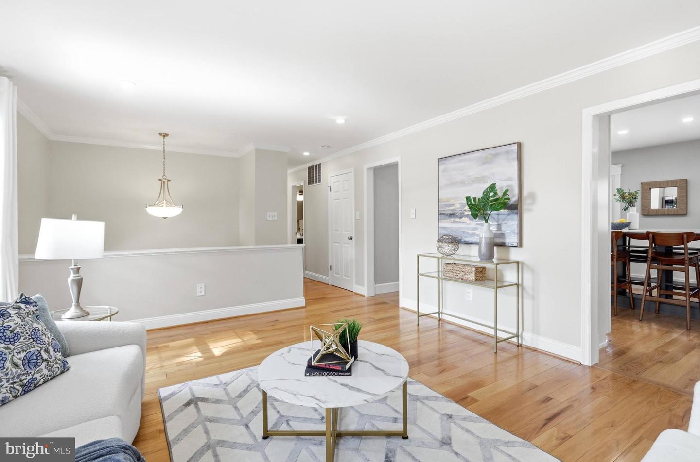 202 GLEN AVE SW, VIENNA, Virginia 22180, 4 Bedrooms Bedrooms, ,3 BathroomsBathrooms,Residential,For sale,202 GLEN AVE SW,VAFX2291500 MLS # VAFX2291500