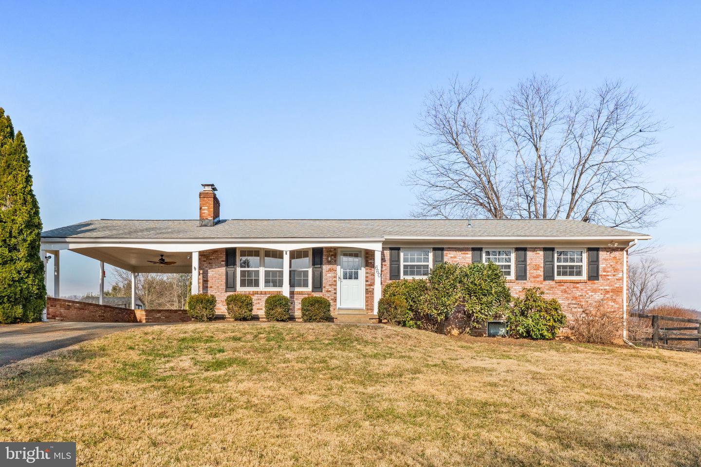 660 FOXCROFT RD, WARRENTON, Virginia 20186, 3 Bedrooms Bedrooms, ,3 BathroomsBathrooms,Residential,For sale,660 FOXCROFT RD,VAFQ2020610 MLS # VAFQ2020610