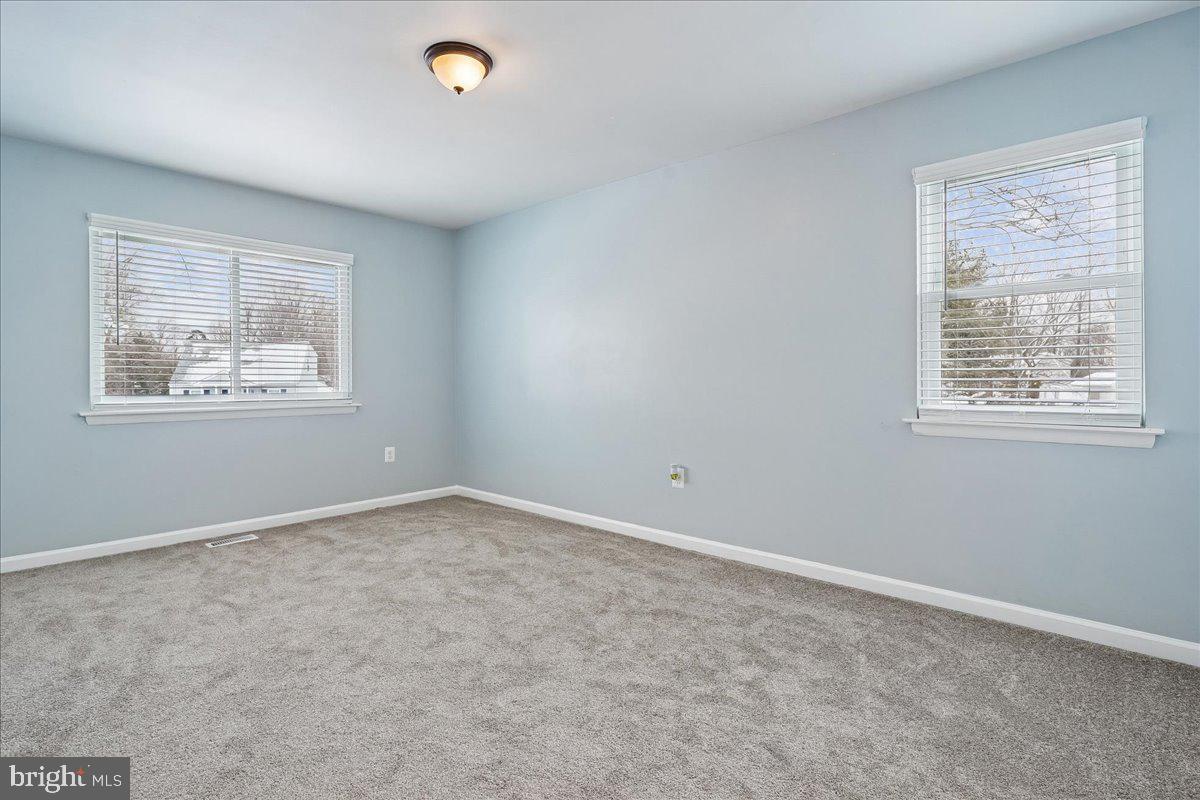 5303 STOCKTON CT, WOODBRIDGE, Virginia 22193, 3 Bedrooms Bedrooms, 6 Rooms Rooms,2 BathroomsBathrooms,Residential,For sale,5303 STOCKTON CT,VAPW2112902 MLS # VAPW2112902