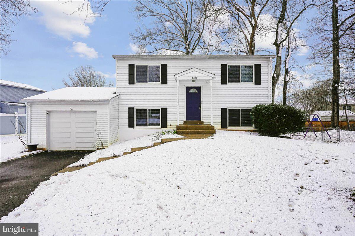 5303 STOCKTON CT, WOODBRIDGE, Virginia 22193, 3 Bedrooms Bedrooms, 6 Rooms Rooms,2 BathroomsBathrooms,Residential,For sale,5303 STOCKTON CT,VAPW2112902 MLS # VAPW2112902