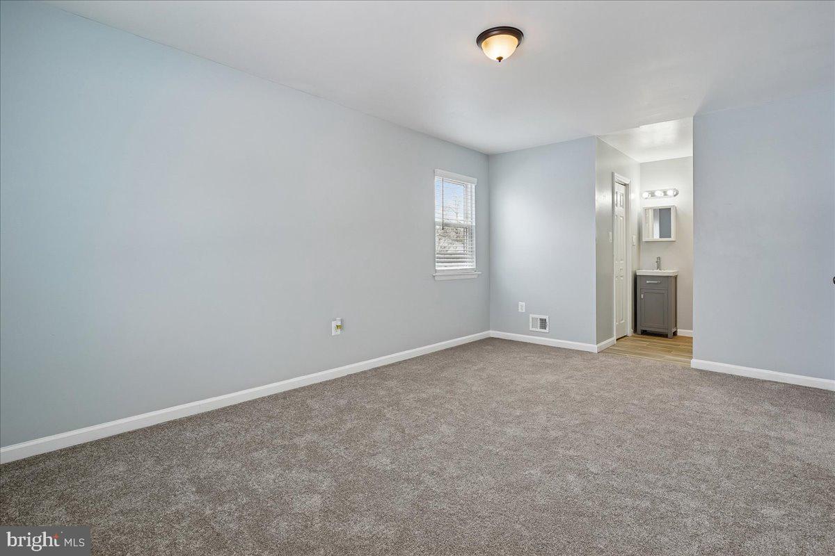 5303 STOCKTON CT, WOODBRIDGE, Virginia 22193, 3 Bedrooms Bedrooms, 6 Rooms Rooms,2 BathroomsBathrooms,Residential,For sale,5303 STOCKTON CT,VAPW2112902 MLS # VAPW2112902