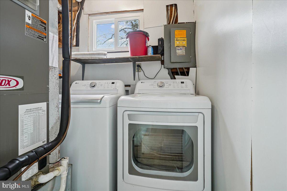 5303 STOCKTON CT, WOODBRIDGE, Virginia 22193, 3 Bedrooms Bedrooms, 6 Rooms Rooms,2 BathroomsBathrooms,Residential,For sale,5303 STOCKTON CT,VAPW2112902 MLS # VAPW2112902