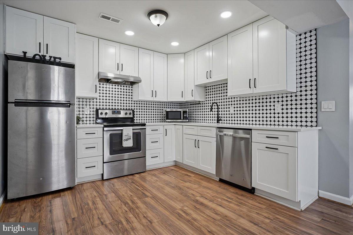 5303 STOCKTON CT, WOODBRIDGE, Virginia 22193, 3 Bedrooms Bedrooms, 6 Rooms Rooms,2 BathroomsBathrooms,Residential,For sale,5303 STOCKTON CT,VAPW2112902 MLS # VAPW2112902