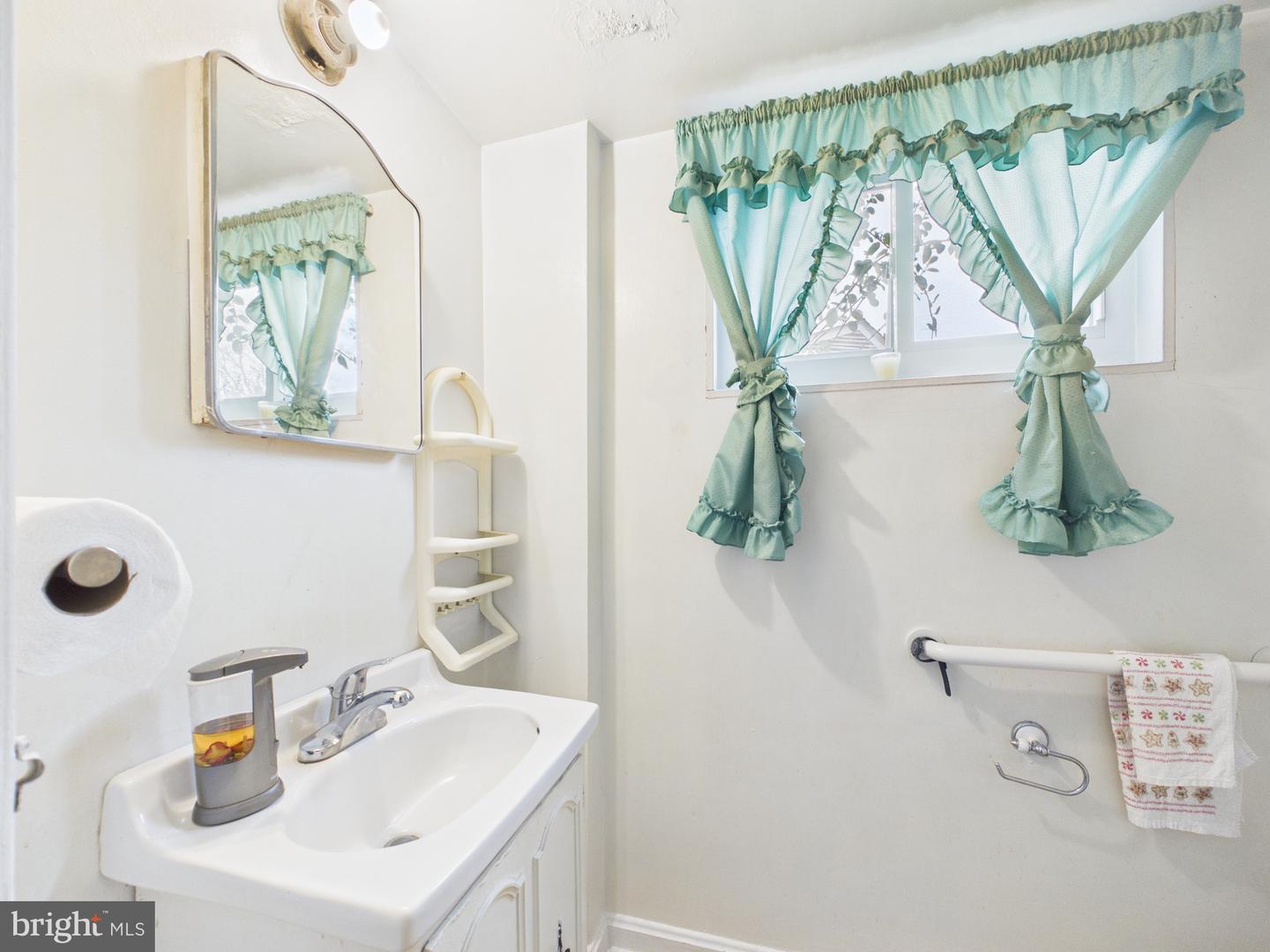 5907 CAMBERLY AVE, SPRINGFIELD, Virginia 22150, 3 Bedrooms Bedrooms, ,1 BathroomBathrooms,Residential,For sale,5907 CAMBERLY AVE,VAFX2291992 MLS # VAFX2291992