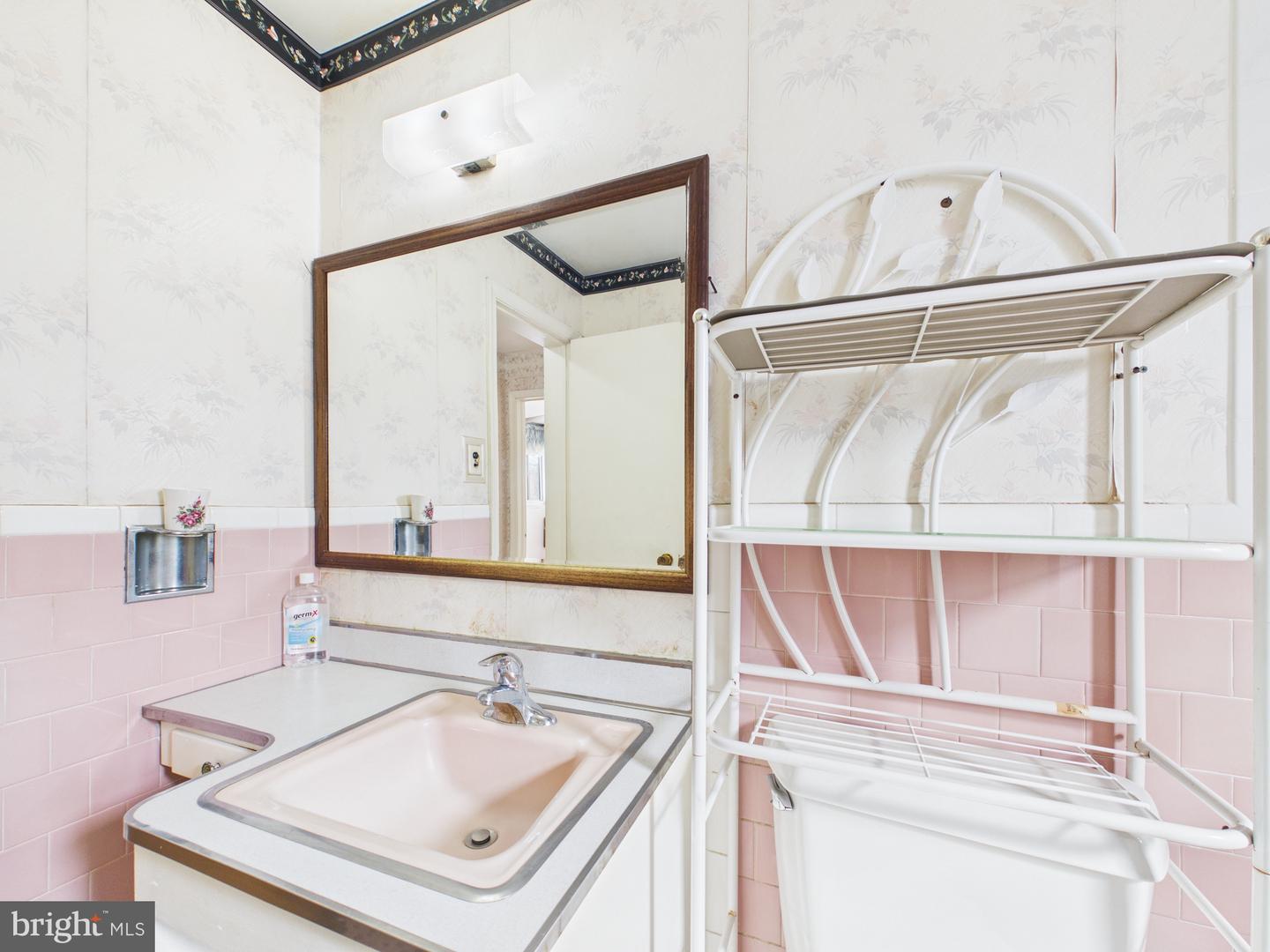 5907 CAMBERLY AVE, SPRINGFIELD, Virginia 22150, 3 Bedrooms Bedrooms, ,1 BathroomBathrooms,Residential,For sale,5907 CAMBERLY AVE,VAFX2291992 MLS # VAFX2291992