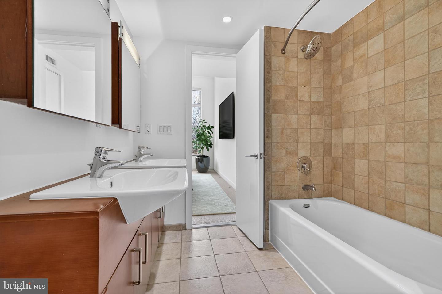 1413 P ST NW #306, WASHINGTON, District Of Columbia 20005, 2 Bedrooms Bedrooms, ,2 BathroomsBathrooms,Residential,For sale,1413 P ST NW #306,DCDC2247196 MLS # DCDC2247196