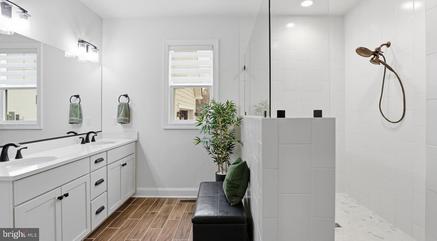 12108 GRANDVIEW HILL CT, ASHLAND, Virginia 23005, 3 Bedrooms Bedrooms, 11 Rooms Rooms,2 BathroomsBathrooms,Residential,For sale,12108 GRANDVIEW HILL CT,VAHA2001130 MLS # VAHA2001130