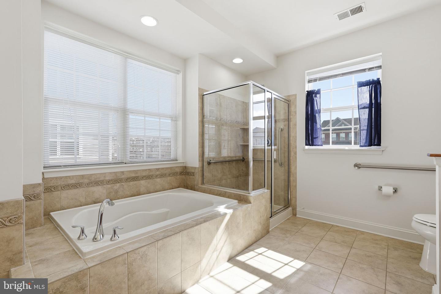 9204 CHARLESTON DR #202, MANASSAS, Virginia 20110, 3 Bedrooms Bedrooms, ,2 BathroomsBathrooms,Residential,For sale,9204 CHARLESTON DR #202,VAMN2010310 MLS # VAMN2010310