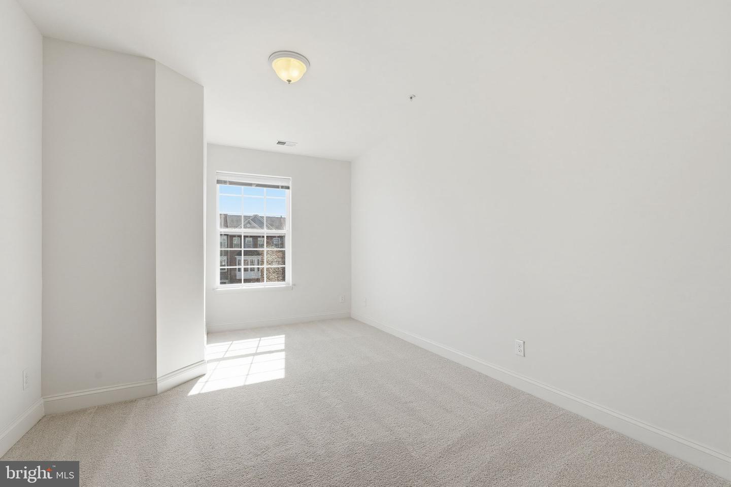 9204 CHARLESTON DR #202, MANASSAS, Virginia 20110, 3 Bedrooms Bedrooms, ,2 BathroomsBathrooms,Residential,For sale,9204 CHARLESTON DR #202,VAMN2010310 MLS # VAMN2010310