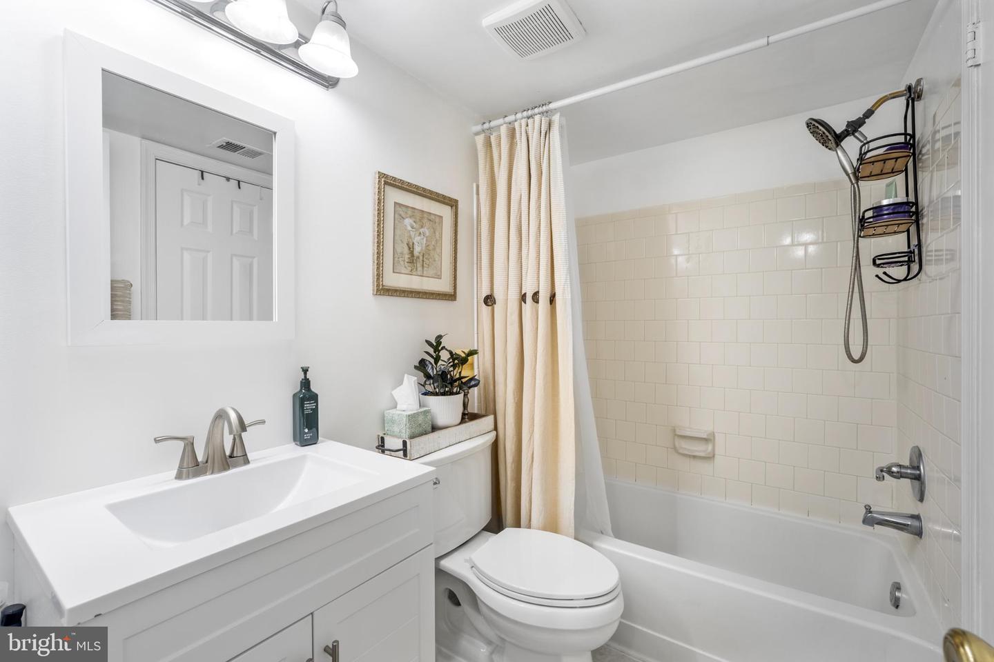 107 FORT EVANS RD NE #B, LEESBURG, Virginia 20175, 2 Bedrooms Bedrooms, 6 Rooms Rooms,1 BathroomBathrooms,Residential,For sale,107 FORT EVANS RD NE #B,VALO2116572 MLS # VALO2116572