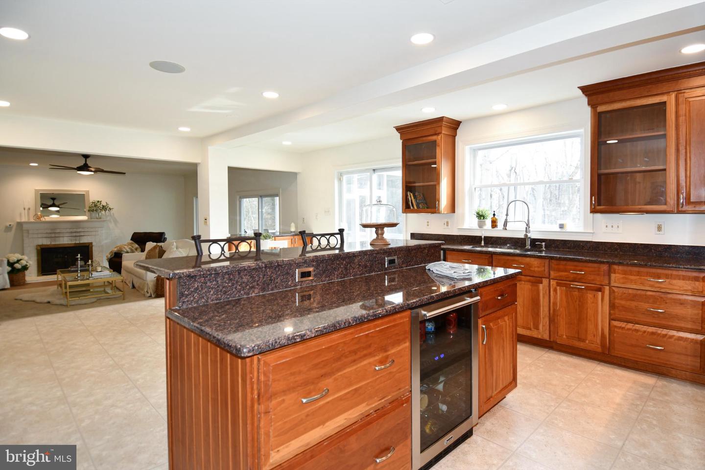 4407 GALESBURY LN, CHANTILLY, Virginia 20151, 5 Bedrooms Bedrooms, 20 Rooms Rooms,3 BathroomsBathrooms,Residential,For sale,4407 GALESBURY LN,VAFX2292588 MLS # VAFX2292588