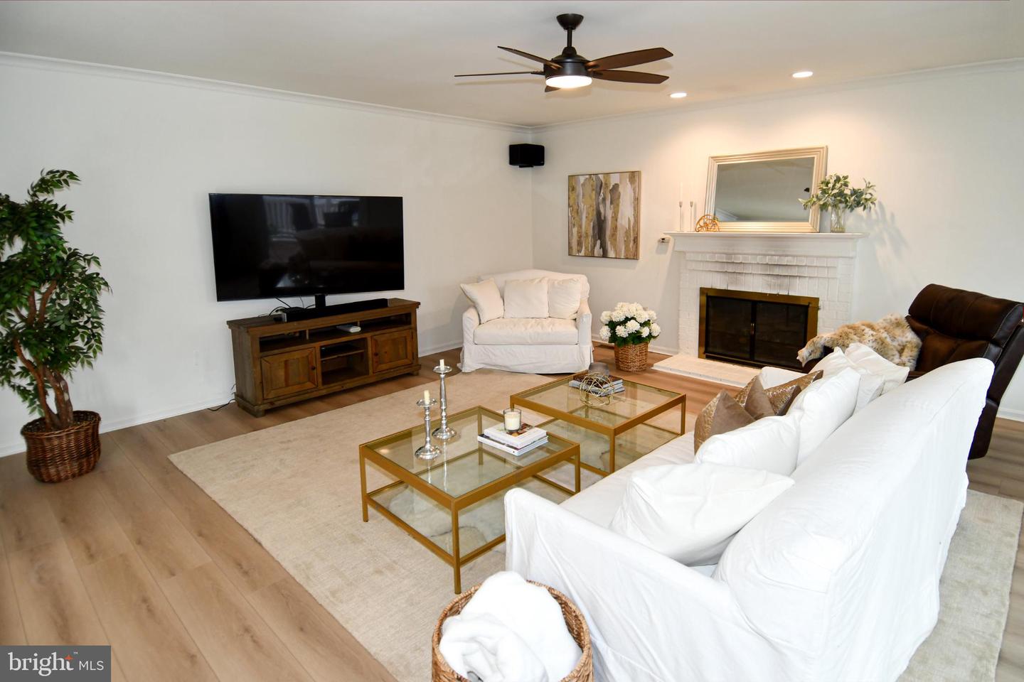 4407 GALESBURY LN, CHANTILLY, Virginia 20151, 5 Bedrooms Bedrooms, 20 Rooms Rooms,3 BathroomsBathrooms,Residential,For sale,4407 GALESBURY LN,VAFX2292588 MLS # VAFX2292588