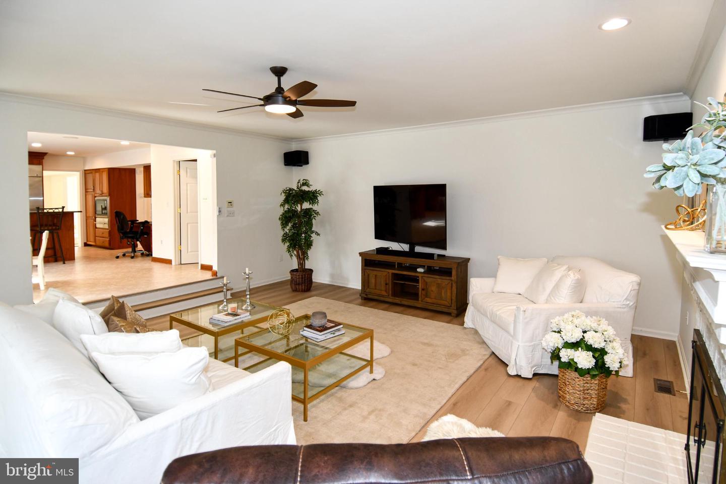 4407 GALESBURY LN, CHANTILLY, Virginia 20151, 5 Bedrooms Bedrooms, 20 Rooms Rooms,3 BathroomsBathrooms,Residential,For sale,4407 GALESBURY LN,VAFX2292588 MLS # VAFX2292588