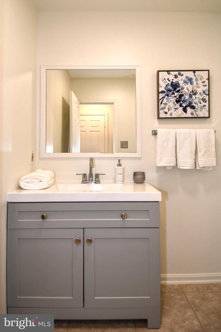 4407 GALESBURY LN, CHANTILLY, Virginia 20151, 5 Bedrooms Bedrooms, 20 Rooms Rooms,3 BathroomsBathrooms,Residential,For sale,4407 GALESBURY LN,VAFX2292588 MLS # VAFX2292588