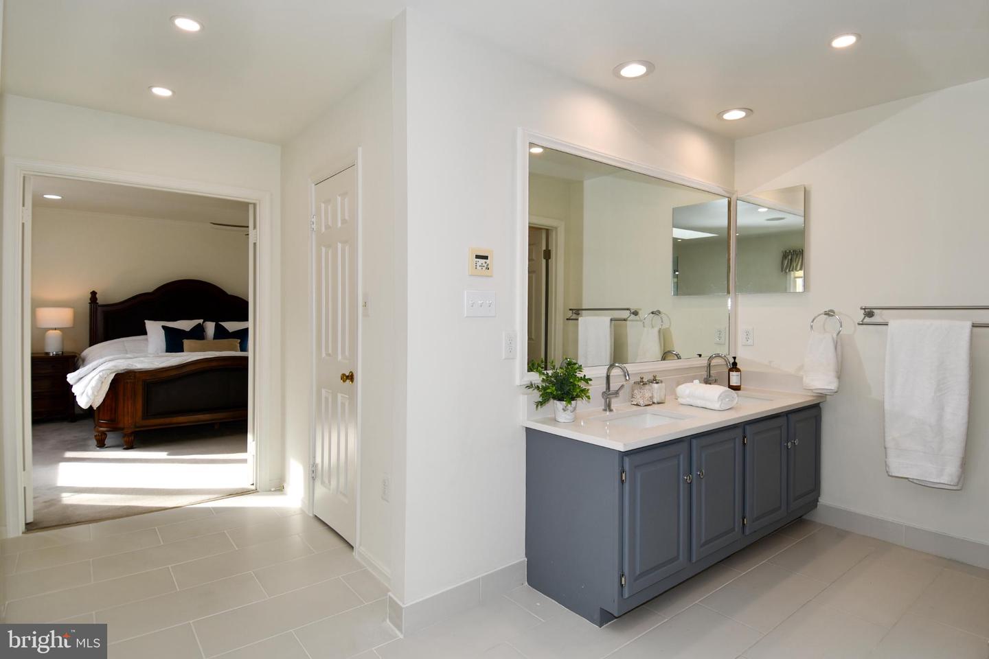 4407 GALESBURY LN, CHANTILLY, Virginia 20151, 5 Bedrooms Bedrooms, 20 Rooms Rooms,3 BathroomsBathrooms,Residential,For sale,4407 GALESBURY LN,VAFX2292588 MLS # VAFX2292588